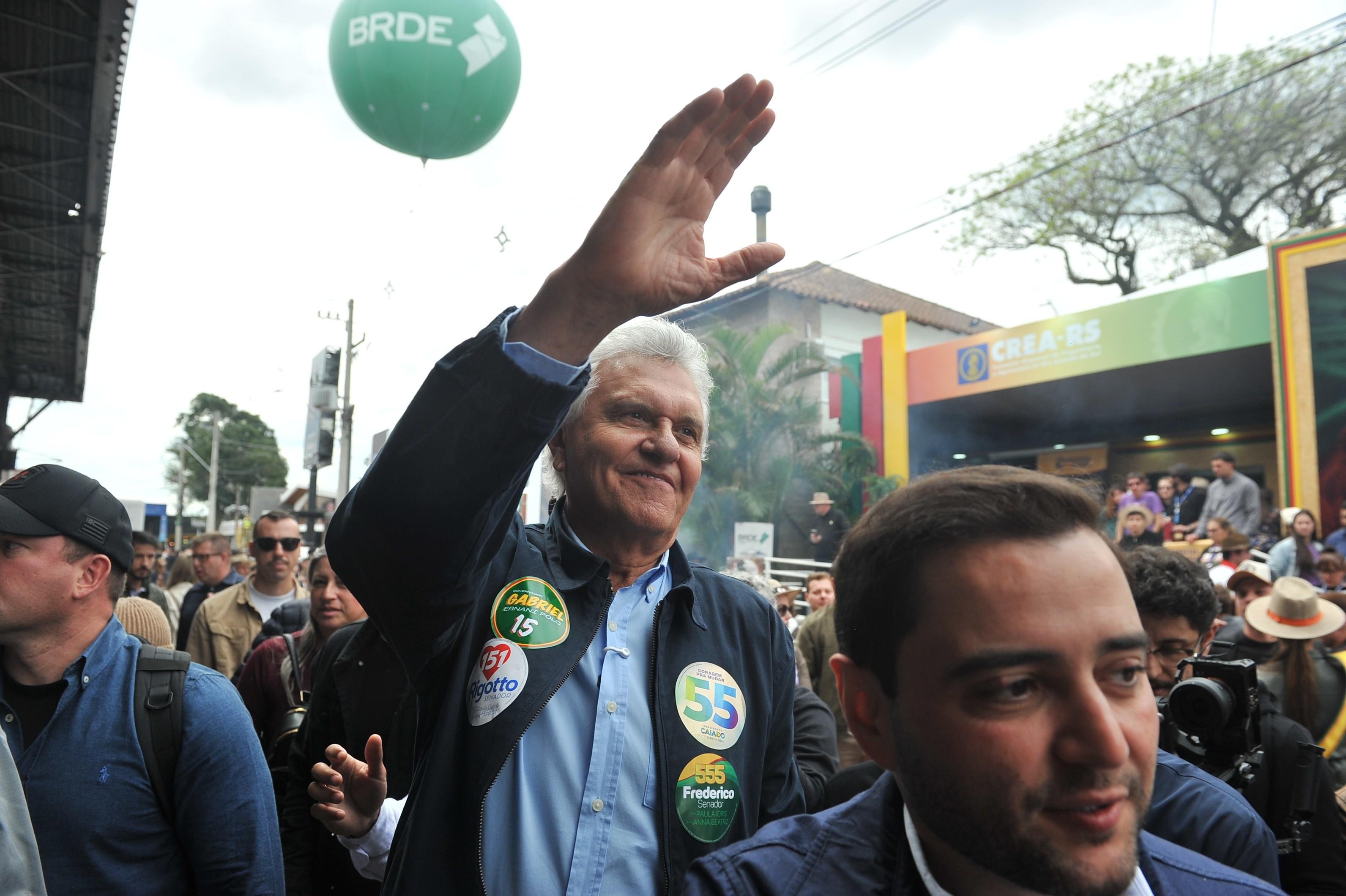 Com 4% nas pesquisas, Caiado vota em Nova Crix&aacute;s (GO) ao lado de Kassab