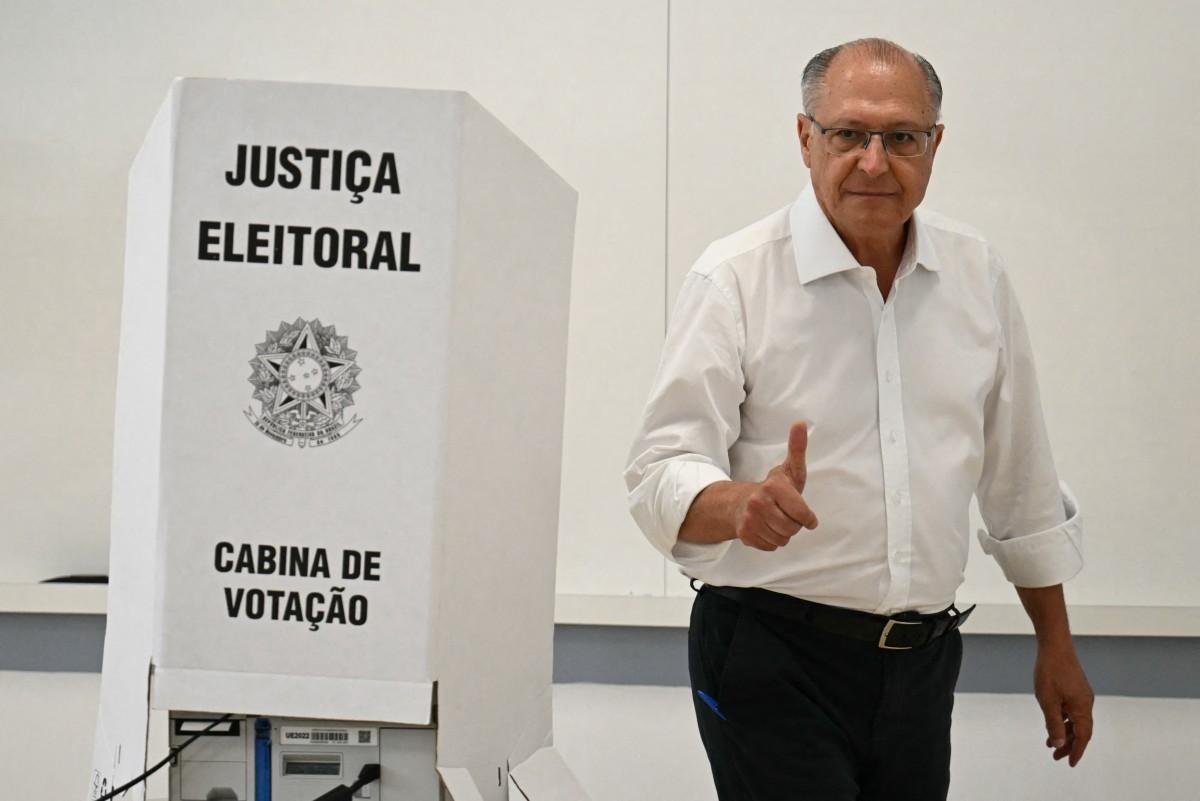 Alckmin vota em col&eacute;gio na zona oeste de S&atilde;o Paulo