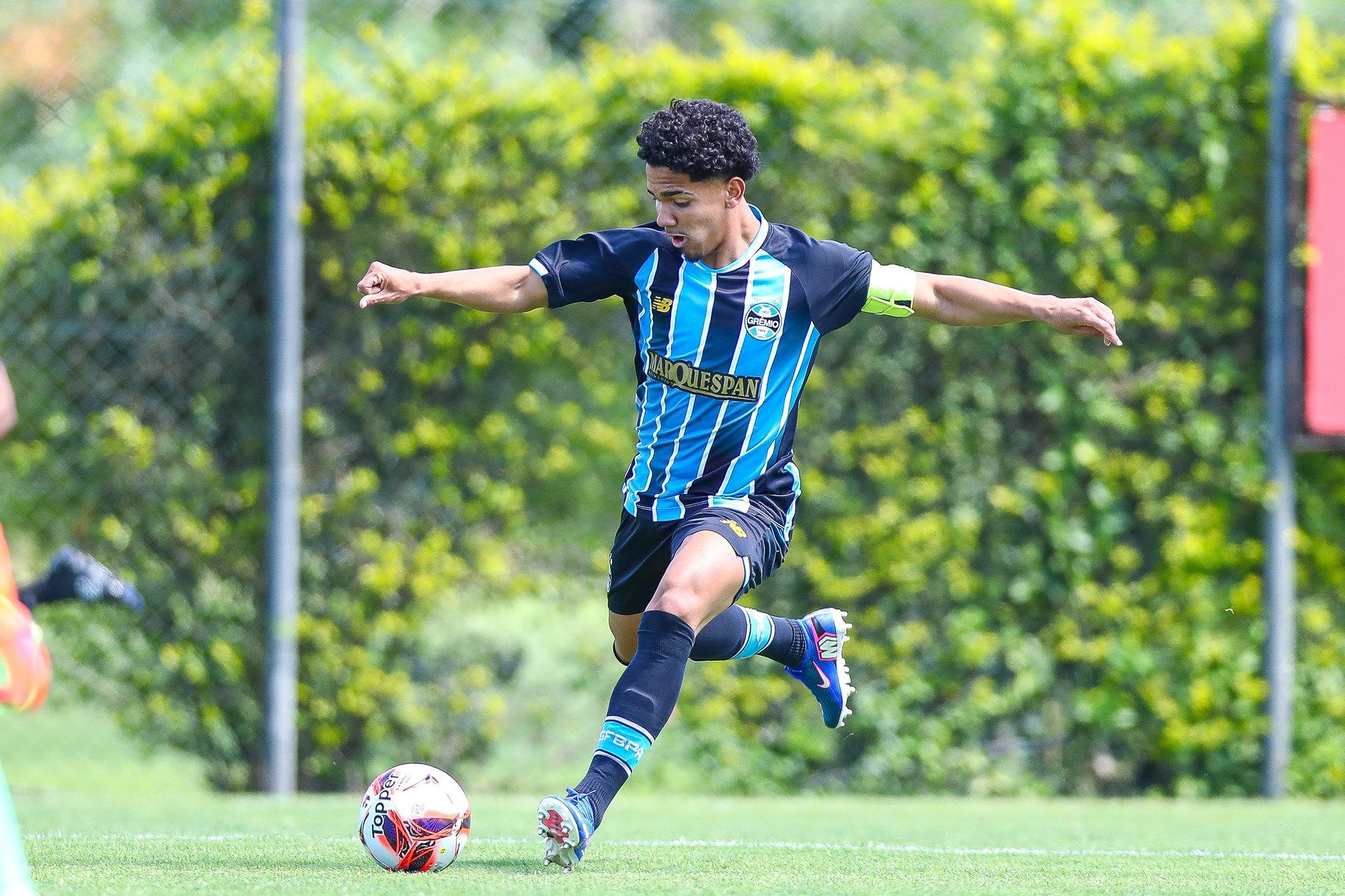 Jo&atilde;o Borne &eacute; o capit&atilde;o do time Sub-20 do Gr&ecirc;mio