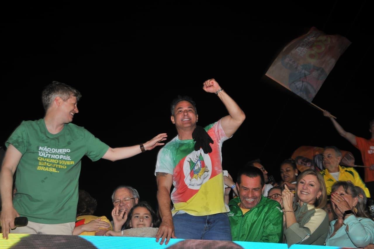 Deputado federal comemorou o resultado com apoiadores