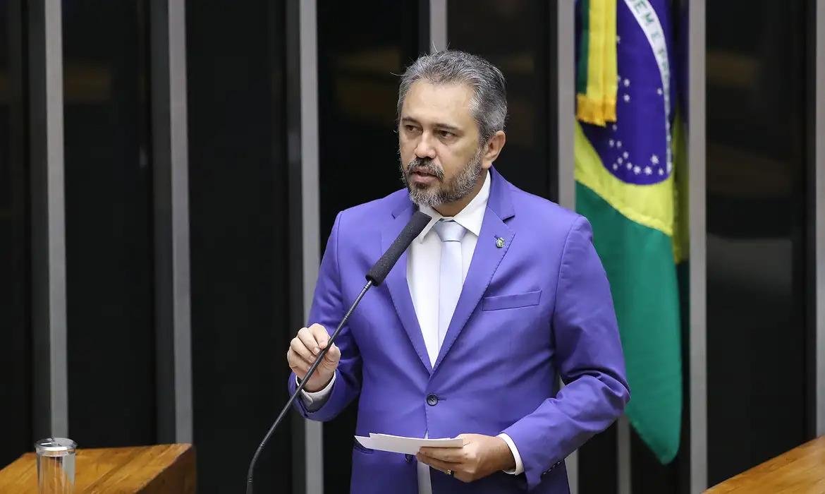 Elmano disputou a reelei&ccedil;&atilde;o sustentado por uma ampla alian&ccedil;a governista