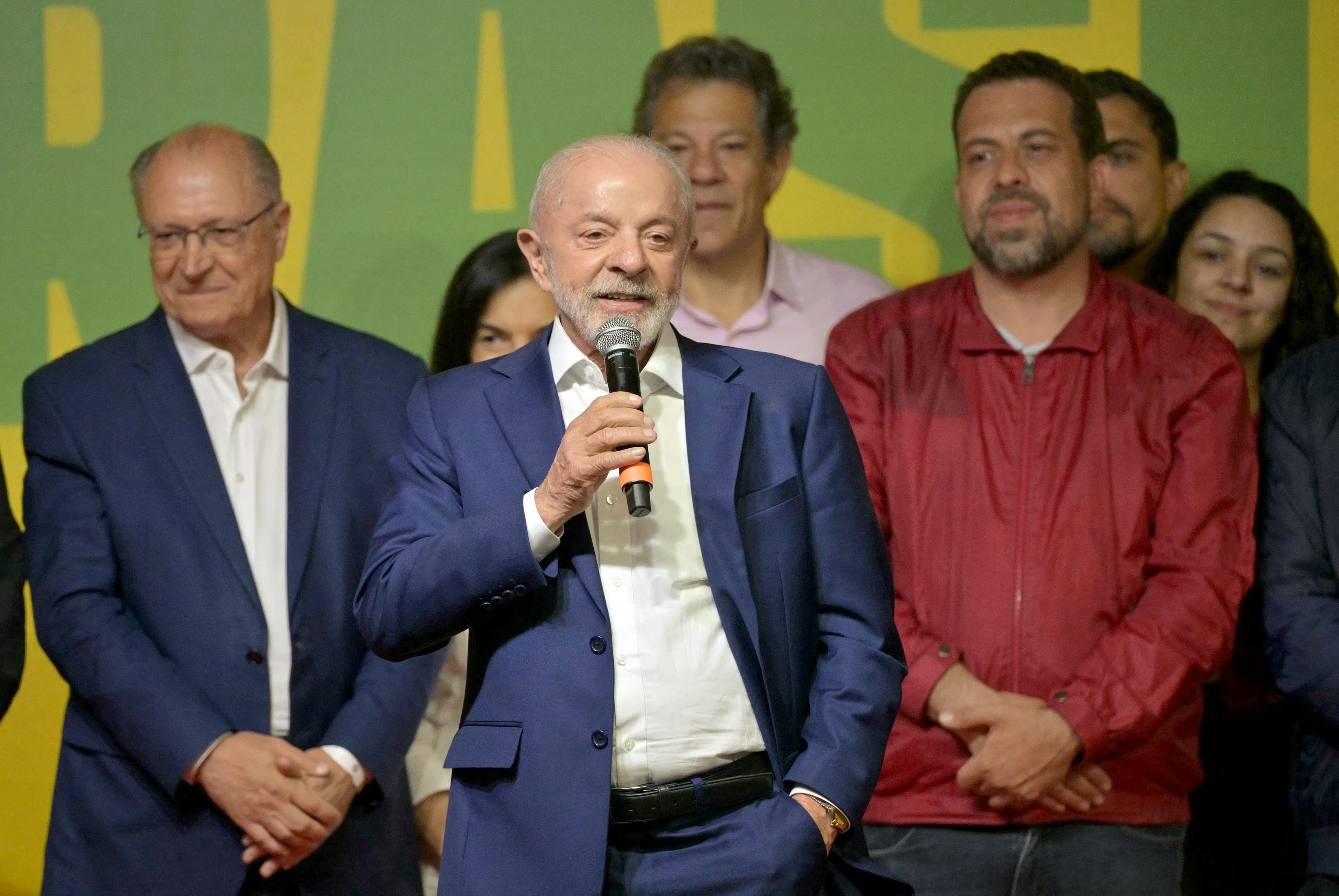 O PT come&ccedil;ou as mobiliza&ccedil;&otilde;es e articula&ccedil;&otilde;es para tentar eleger o presidente da Rep&uacute;blica, Luiz In&aacute;cio Lula da Silva, no segundo turno