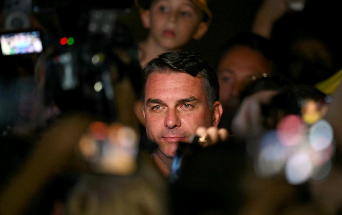 A defesa da campanha de Fl&aacute;vio Bolsonaro argumentou que a publica&ccedil;&atilde;o fez apenas um &ldquo;mero ju&iacute;zo pol&iacute;tico&rdquo;