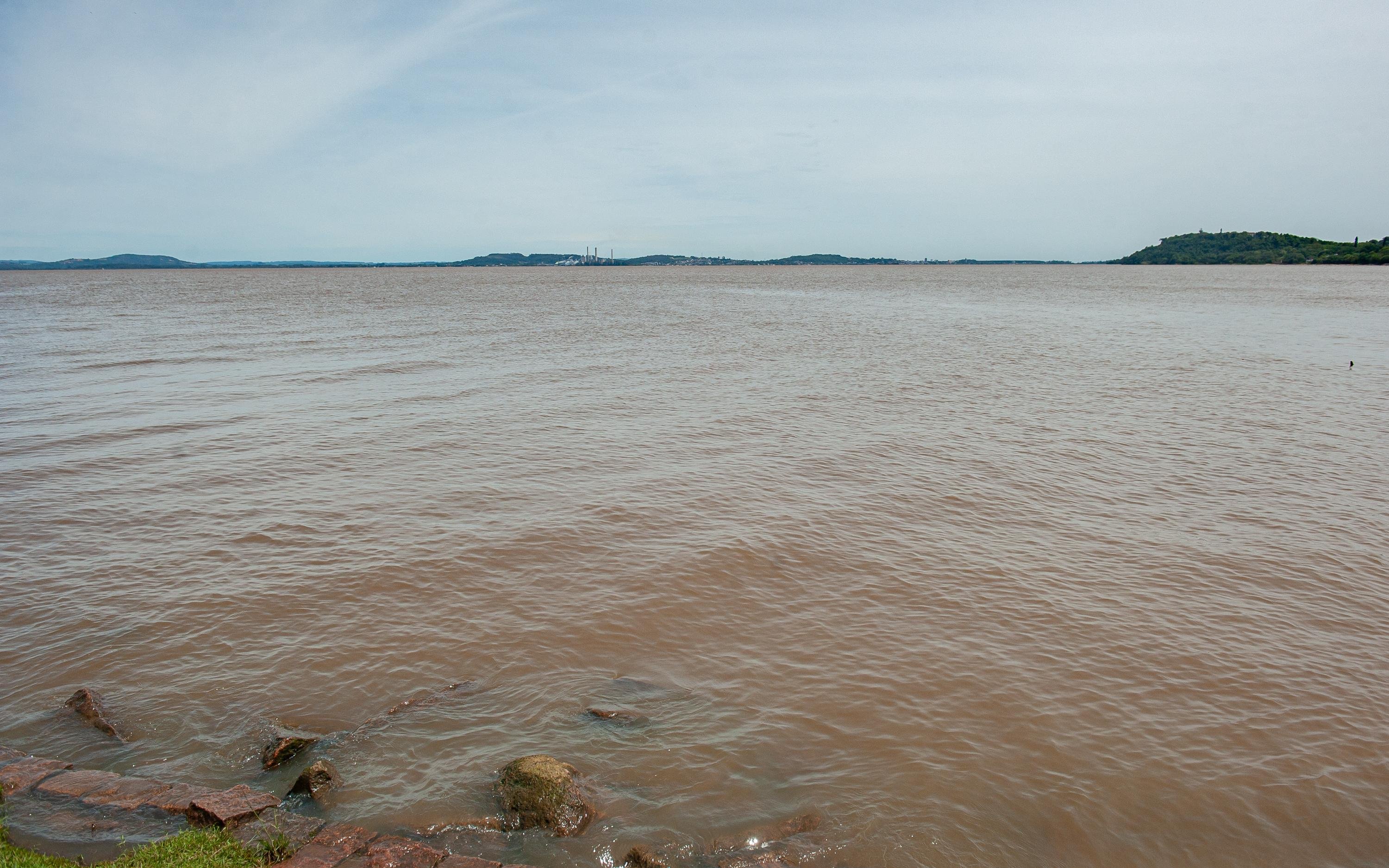 Em Porto Alegre, o n&iacute;vel do Gua&iacute;ba tamb&eacute;m apresenta tend&ecirc;ncia de queda