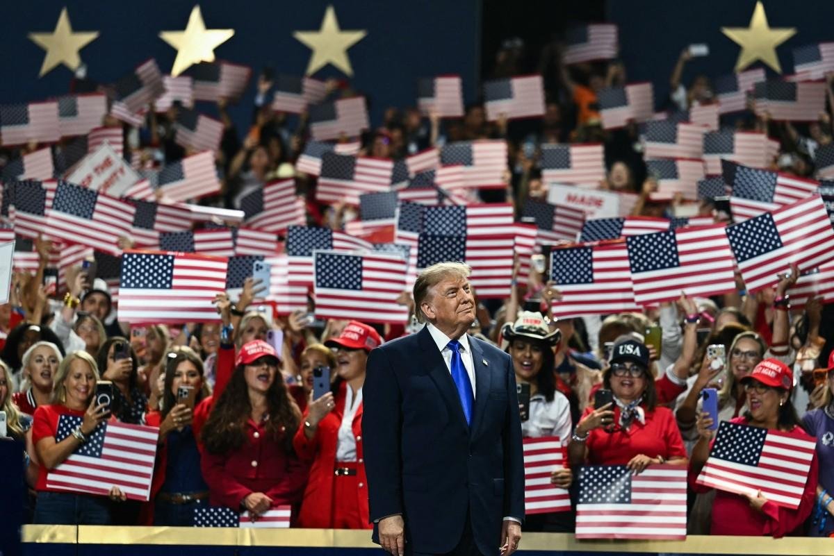 Pesquisas indicam perda de maioria republicana no Congresso, o que pode dificultar a agenda de Trump
