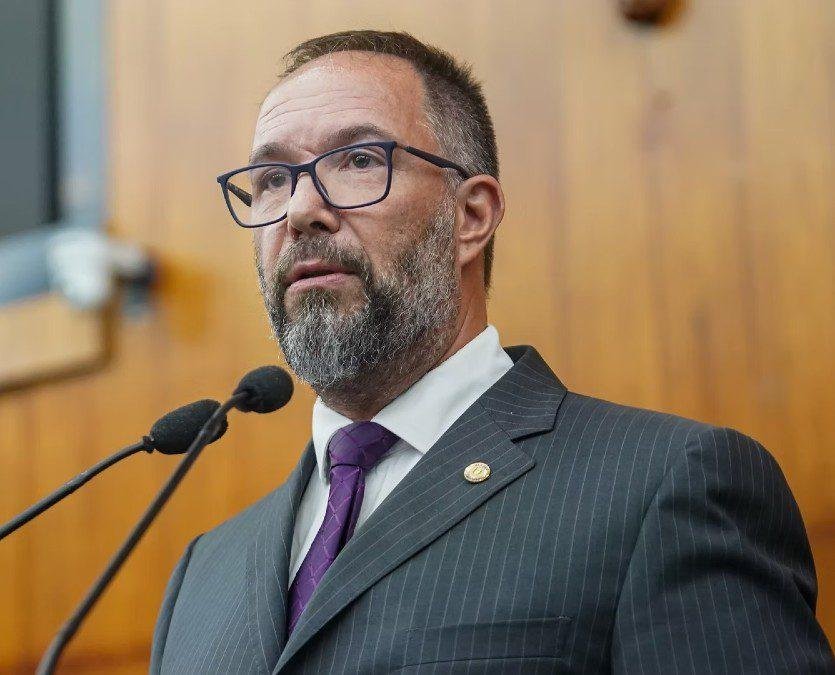 Em 2022, ele foi eleito pelo partido Podemos, com 33.709 votos