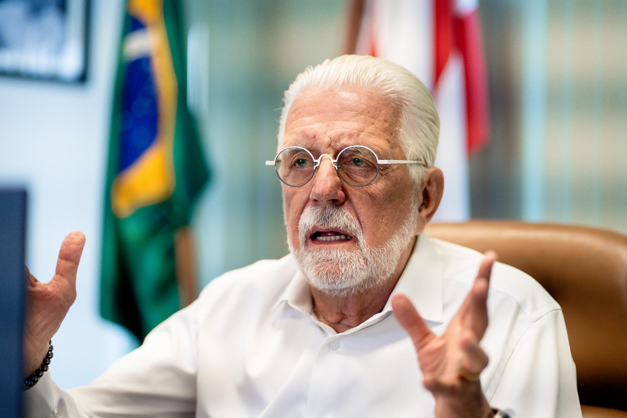 Senador petista afirma que vota&ccedil;&atilde;o da PEC que encerra escala 6x1 depende da posi&ccedil;&atilde;o do filho do presidente