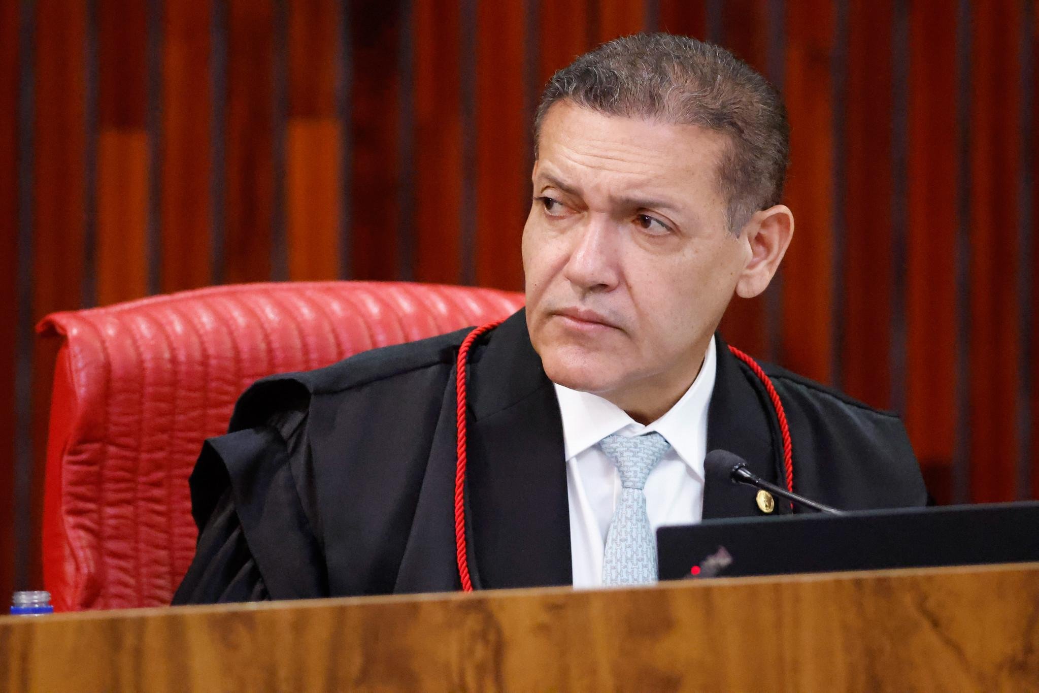 Ministro n&atilde;o tomar&aacute; decis&atilde;o antes do segundo turno "por considerar que isso pode interferir no processo eleitoral", diz assessoria