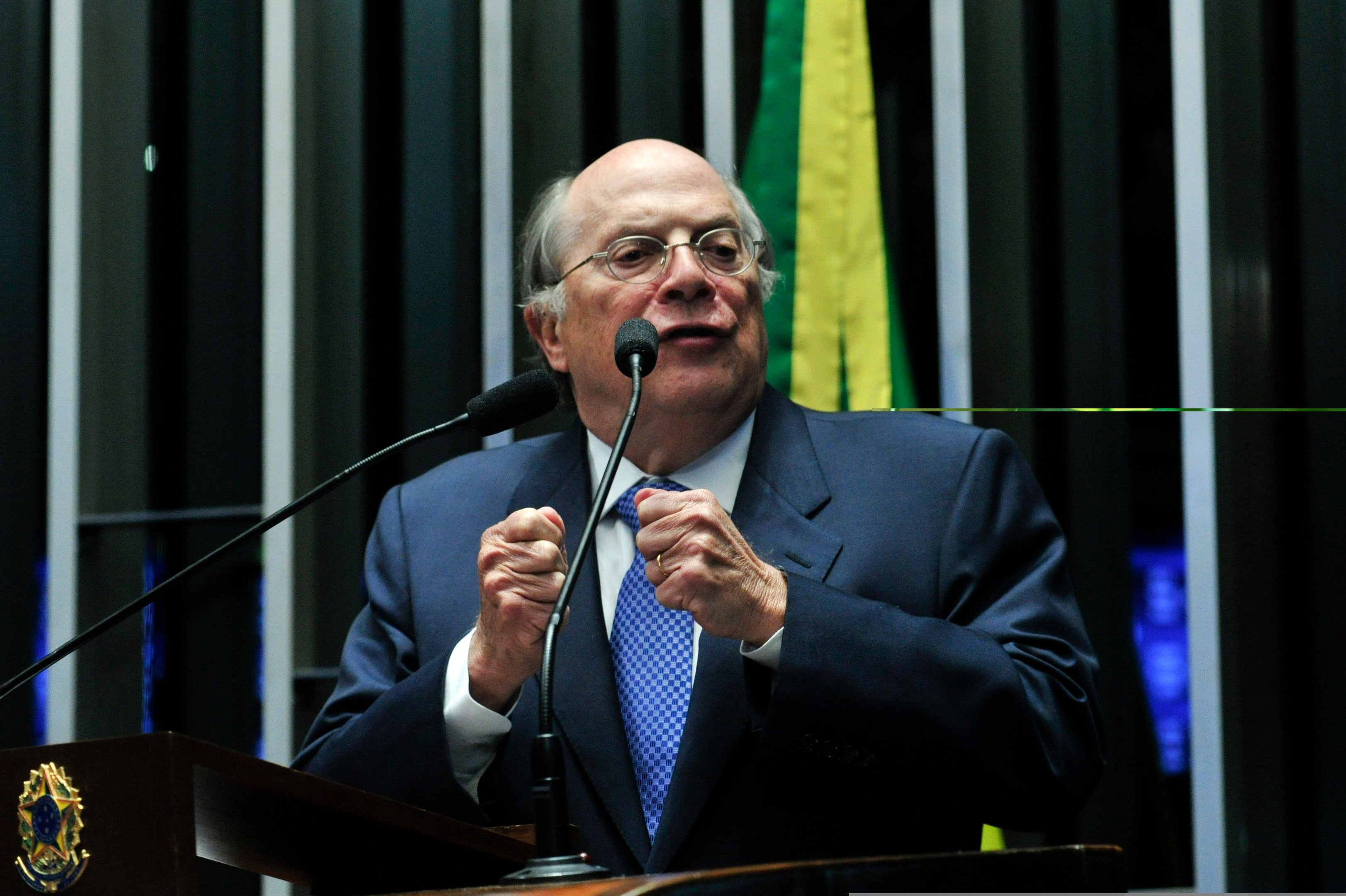 Miguel Reale J&uacute;nior diz que votar em Fl&aacute;vio Bolsonaro legitima o golpe