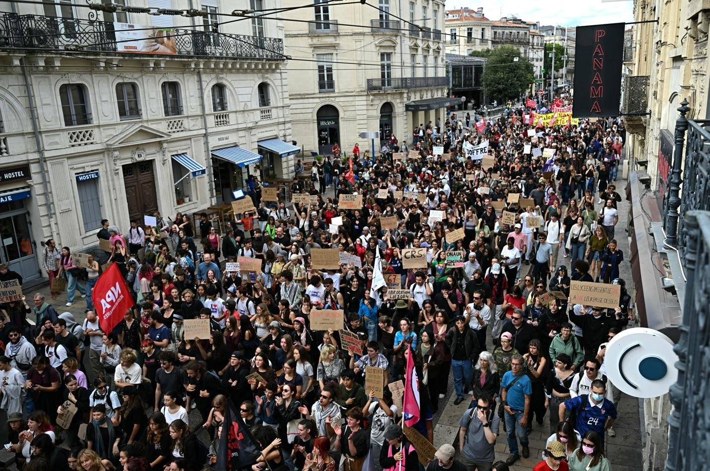 Governo franc&ecirc;s receber&aacute; organiza&ccedil;&otilde;es estudantis em novo dia de protestos