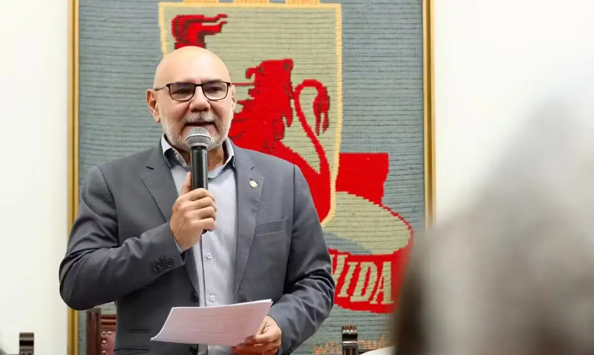 Na manh&atilde; desta quinta, a Pol&iacute;cia Federal (PF) informou que vai instaurar inqu&eacute;rito policial para investigar o inc&ecirc;ndio