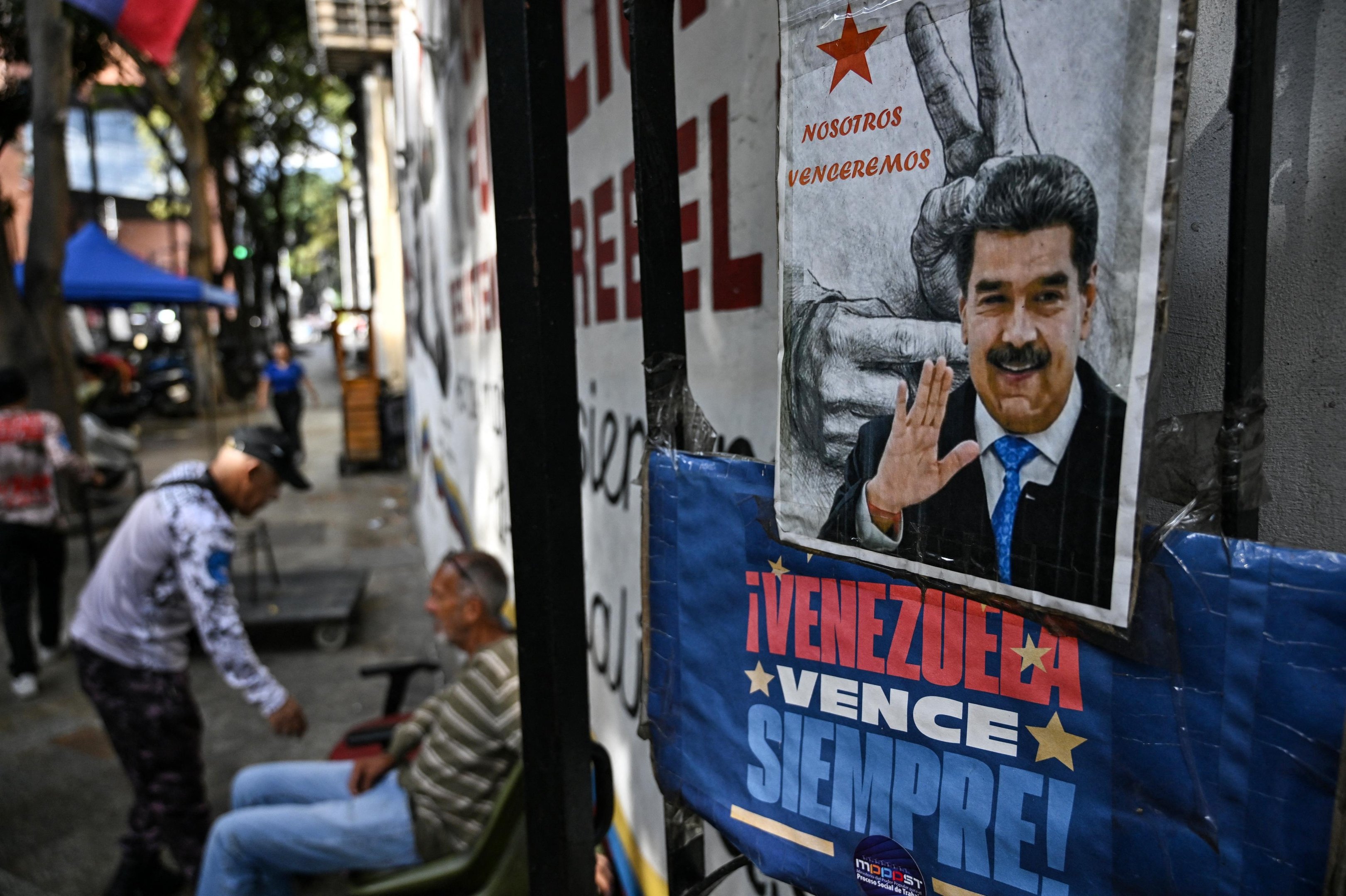 EUA acusam Maduro e esposa por tortura