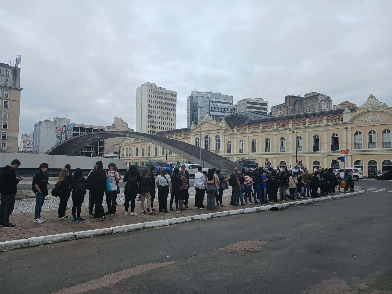Esta&ccedil;&otilde;es de trens foram fechadas em Porto Alegre