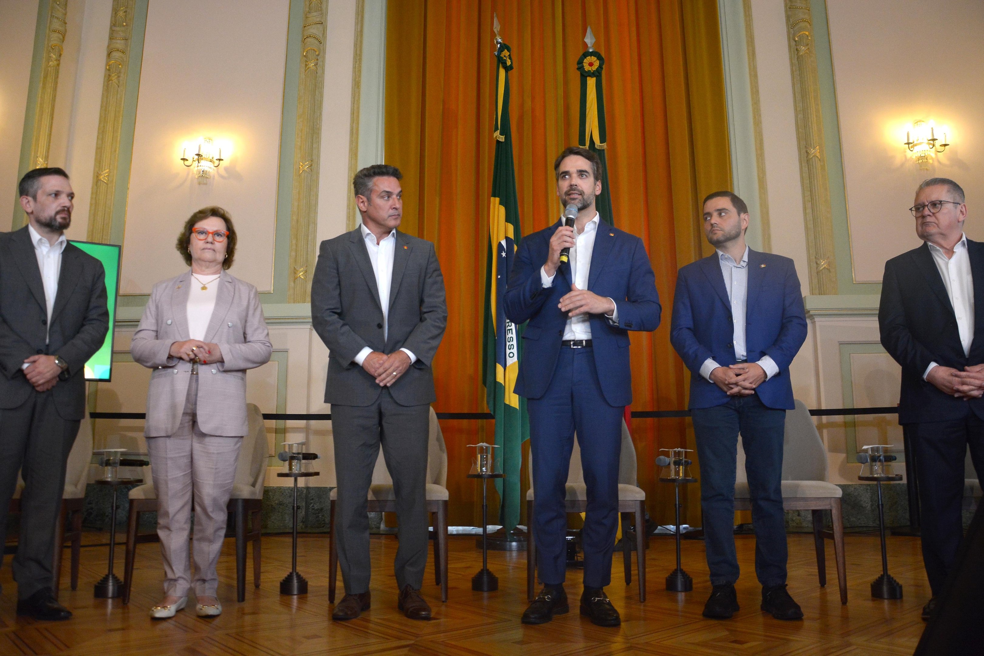 Eduardo Leite destacou pontos da transi&ccedil;&atilde;o de governo durante coletiva
