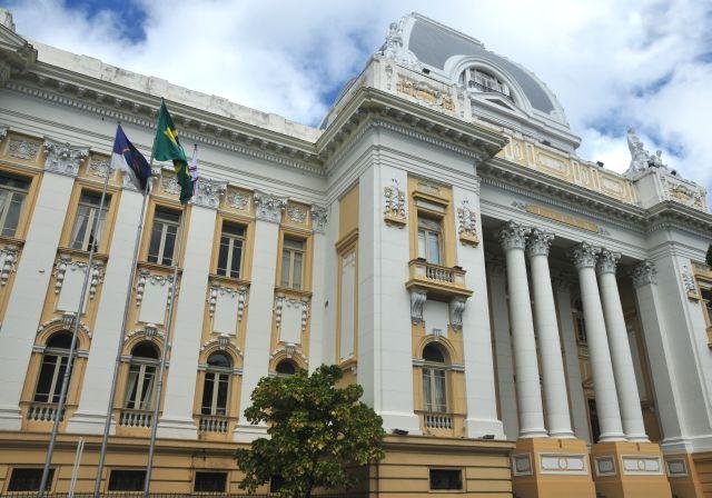 O juiz Francisco Tojal, do Tribunal de Justi&ccedil;a de Pernambuco (TJPE), denunciou o ocorrido nas redes