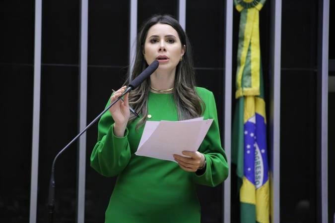 Vou colocar meu nome para presid&ecirc;ncia do Senado caso PL apoie Alcolumbre, diz Carol de Toni