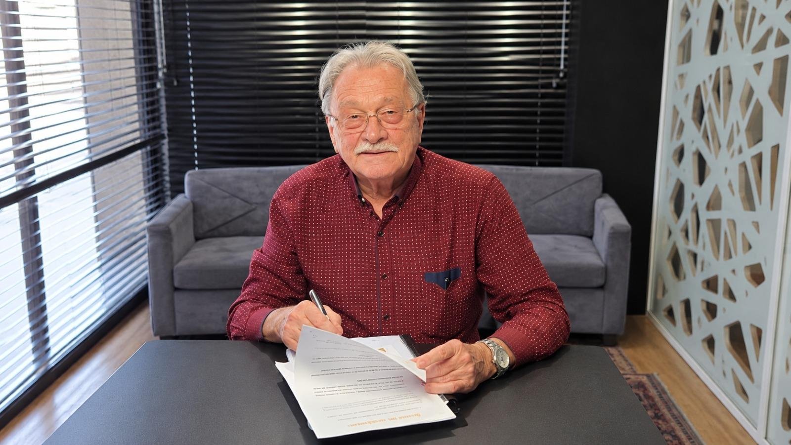 Paulo Flavio Ledur revisita uma caminhada de quase seis d&eacute;cadas dedicada &agrave; literatura