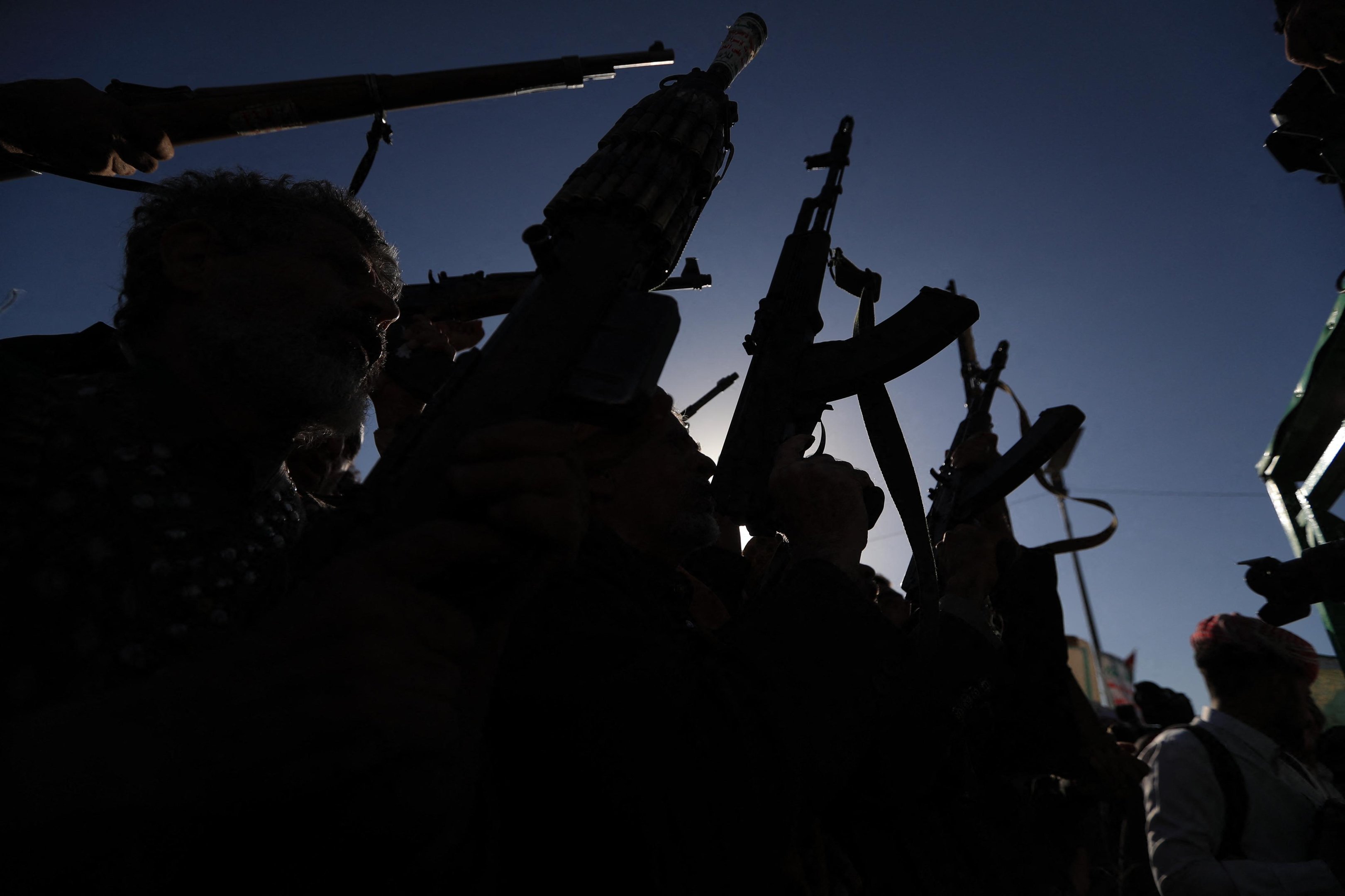 Grupo paramilitar pressiona em meio a tens&otilde;es no Oriente M&eacute;dio