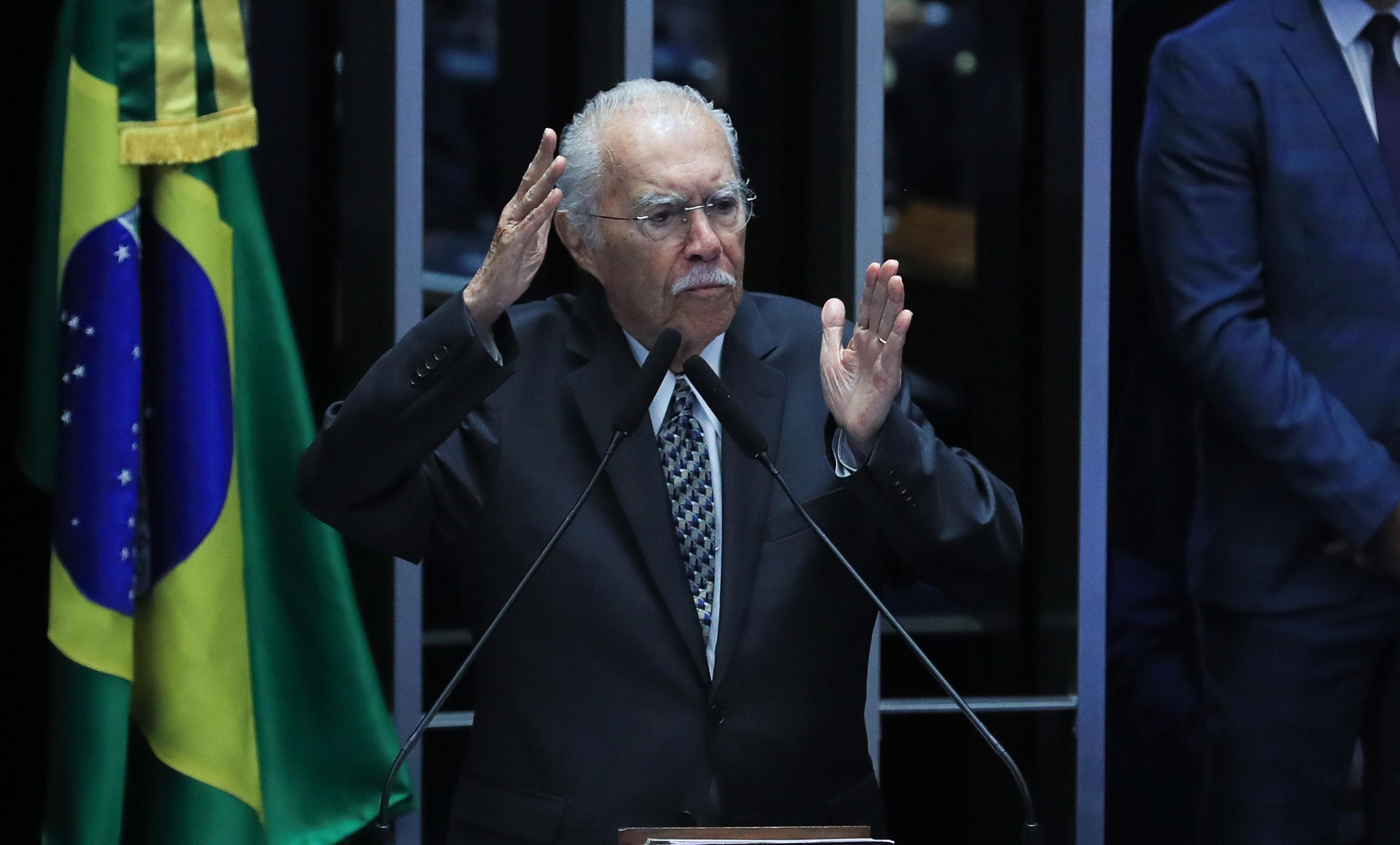 Jos&eacute; Sarney, de 96 anos, est&aacute; internado na unidade de terapia intensiva (UTI) do UDI Hospital