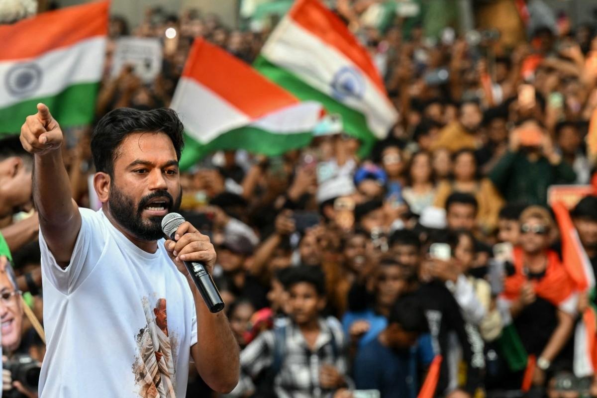 Abhijeet Dipke, l&iacute;der do movimento das "baratas", &agrave; frente da revolta estudantil na &Iacute;ndia