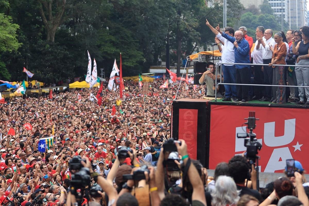 Material associou consumo de drogas a ato do PT na Avenida Paulista neste domingo