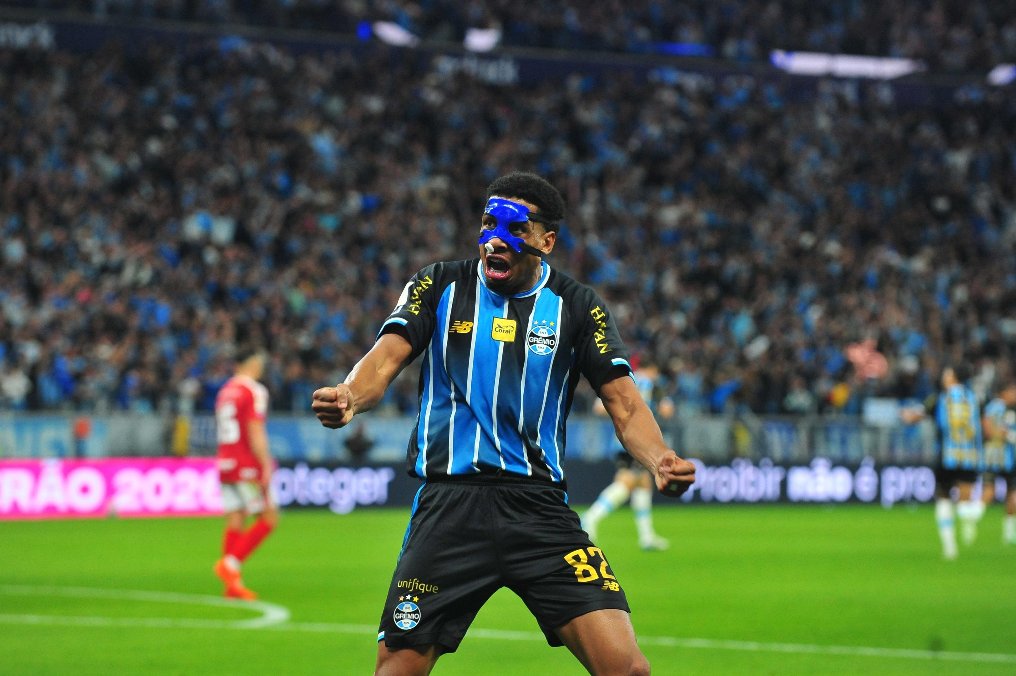 Wallace marcou o gol de empate do Gr&ecirc;mio no cl&aacute;ssico