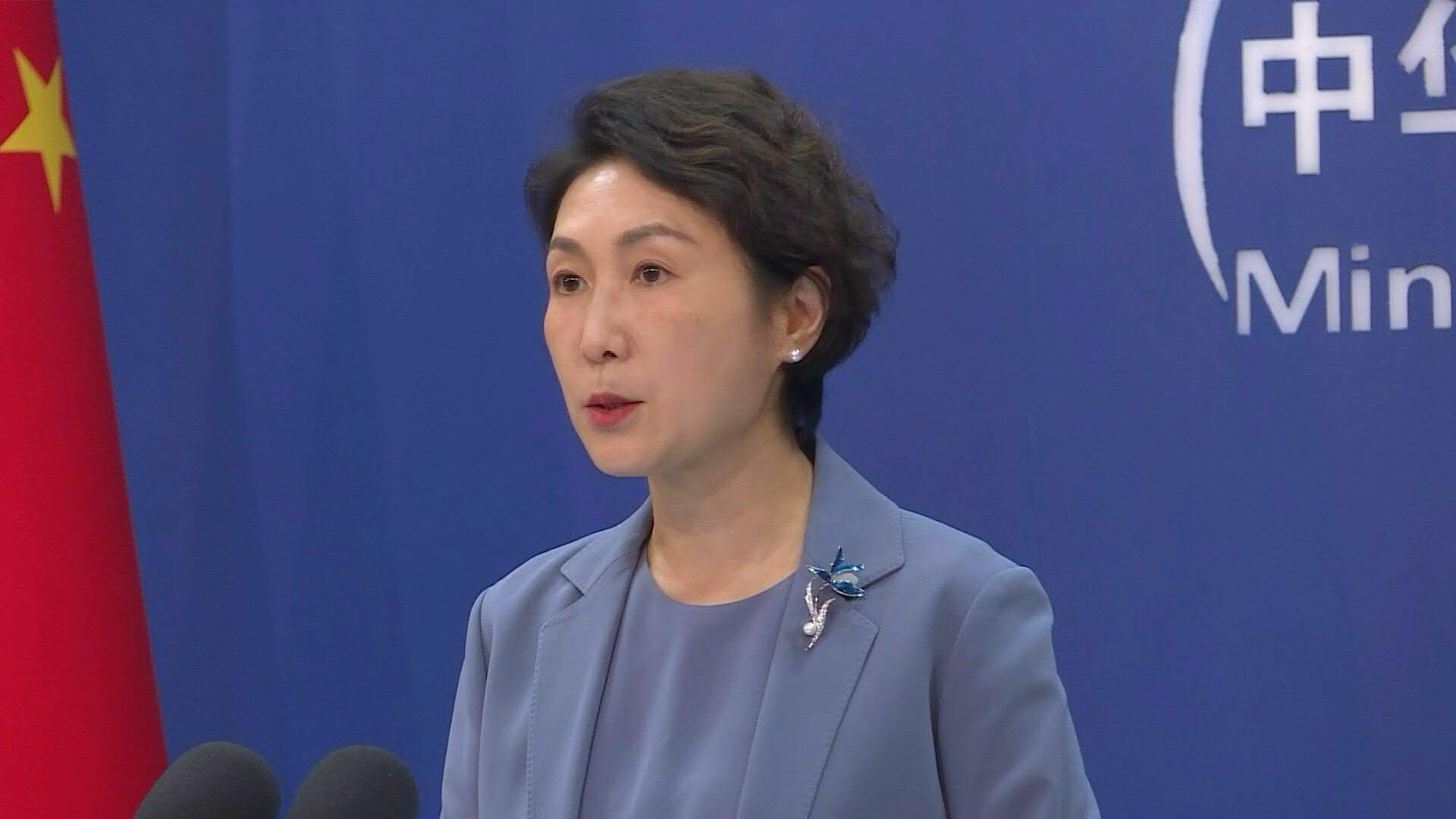 Pequim acusou os ministros de "multiplicarem declara&ccedil;&otilde;es e a&ccedil;&otilde;es inadmiss&iacute;veis em rela&ccedil;&atilde;o a quest&otilde;es ligadas &agrave; China, prejudicando assim os interesses fundamentais" do Pa&iacute;s