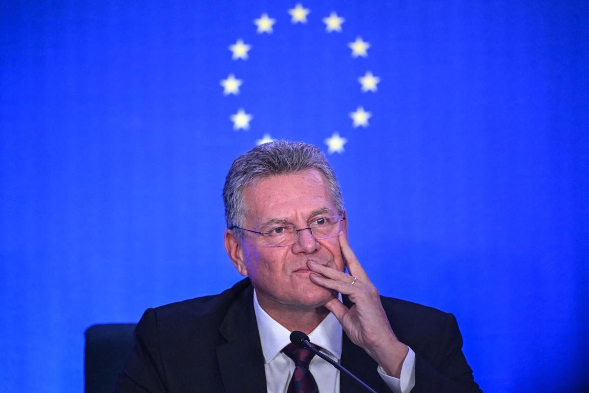 Comiss&aacute;rio do Com&eacute;rcio da Uni&atilde;o Europeia, Maros Sefcovic, fala com jornalistas durante uma coletiva de imprensa em Pequim