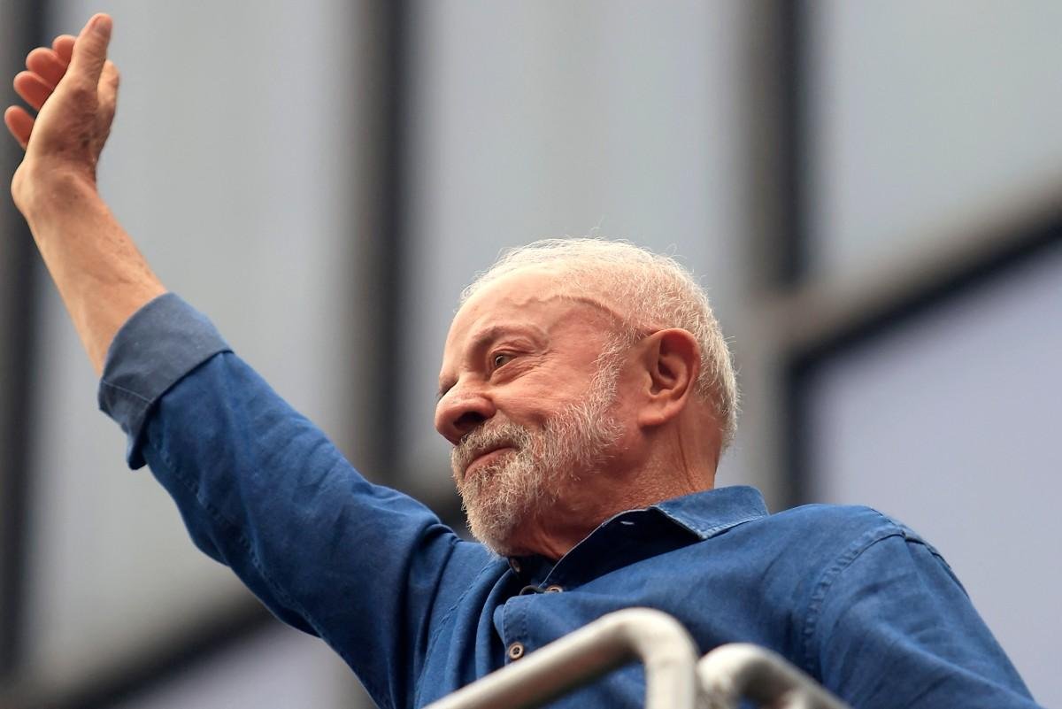 Campanha de Lula cita a economista Daniela Marques, apresentada como coordenadora da &aacute;rea econ&ocirc;mica da campanha de Fl&aacute;vio Bolsonaro, e usa o governo do presidente argentino Javier Milei como exemplo negativo