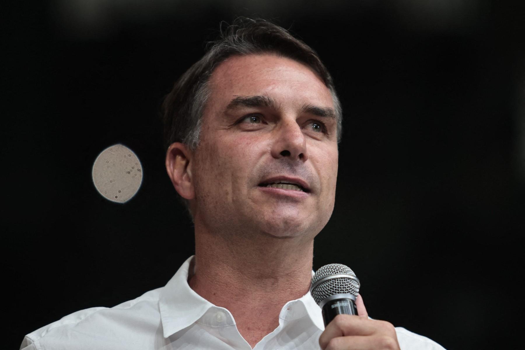 Fl&aacute;vio confirmou presen&ccedil;a em debate da Band