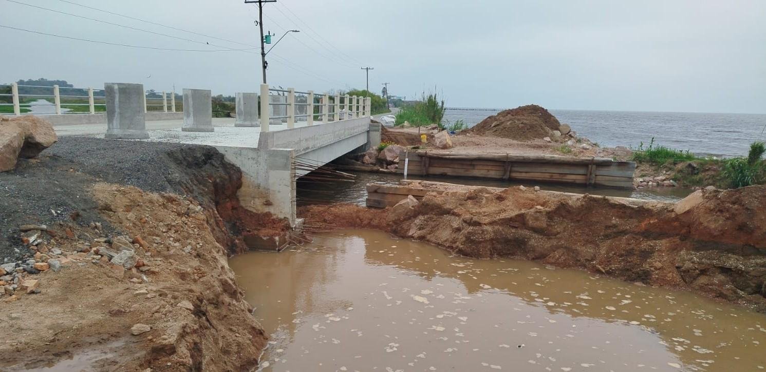 Ponte de concreto da Z3, na extremidade onde ser&aacute; constru&iacute;da uma das duas alas que faltam para conclus&atilde;o da obra