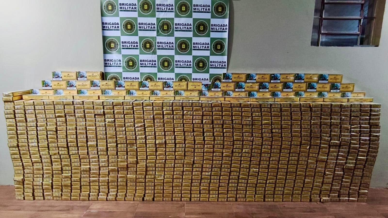 Ve&iacute;culo e a carga de cigarros contrabandeados foram apreendidos e permaneceram sob cust&oacute;dia do 44&ordm; BPM