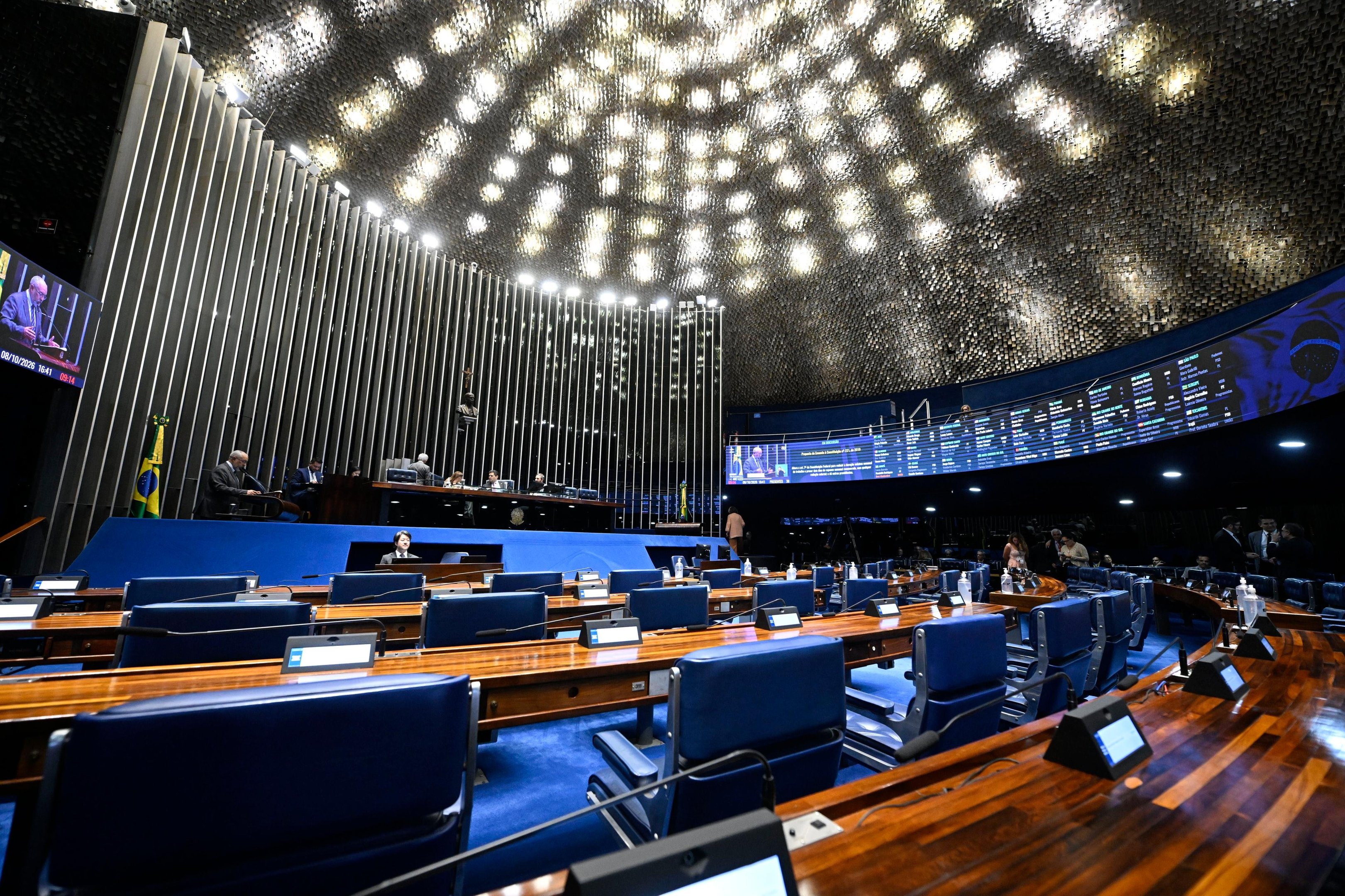 Mat&eacute;ria est&aacute; em discuss&atilde;o no plen&aacute;rio da Casa e tem vota&ccedil;&atilde;o em primeiro turno prevista para quarta-feira (14)