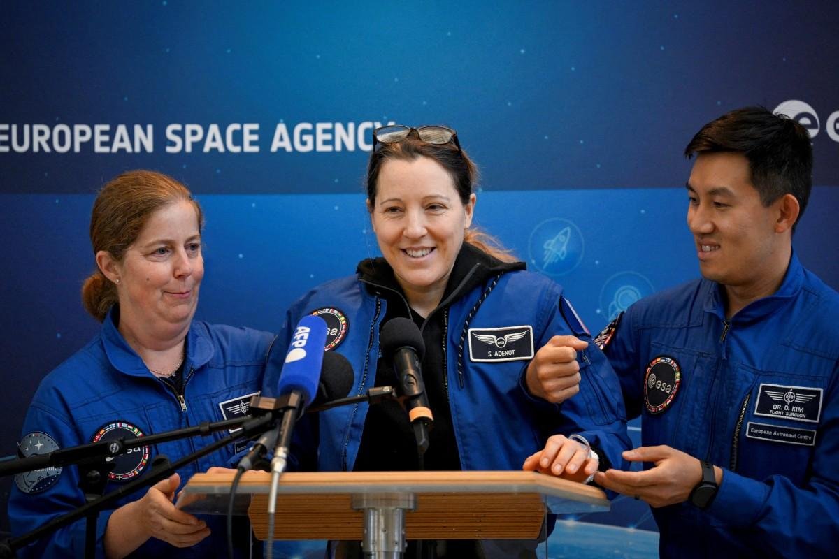 &ldquo;Me enviem de volta para o espa&ccedil;o&rdquo;, pediu Adenot ao amerissar, entre a fraqueza e os v&ocirc;mitos que afetam mais da metade dos astronautas no retorno