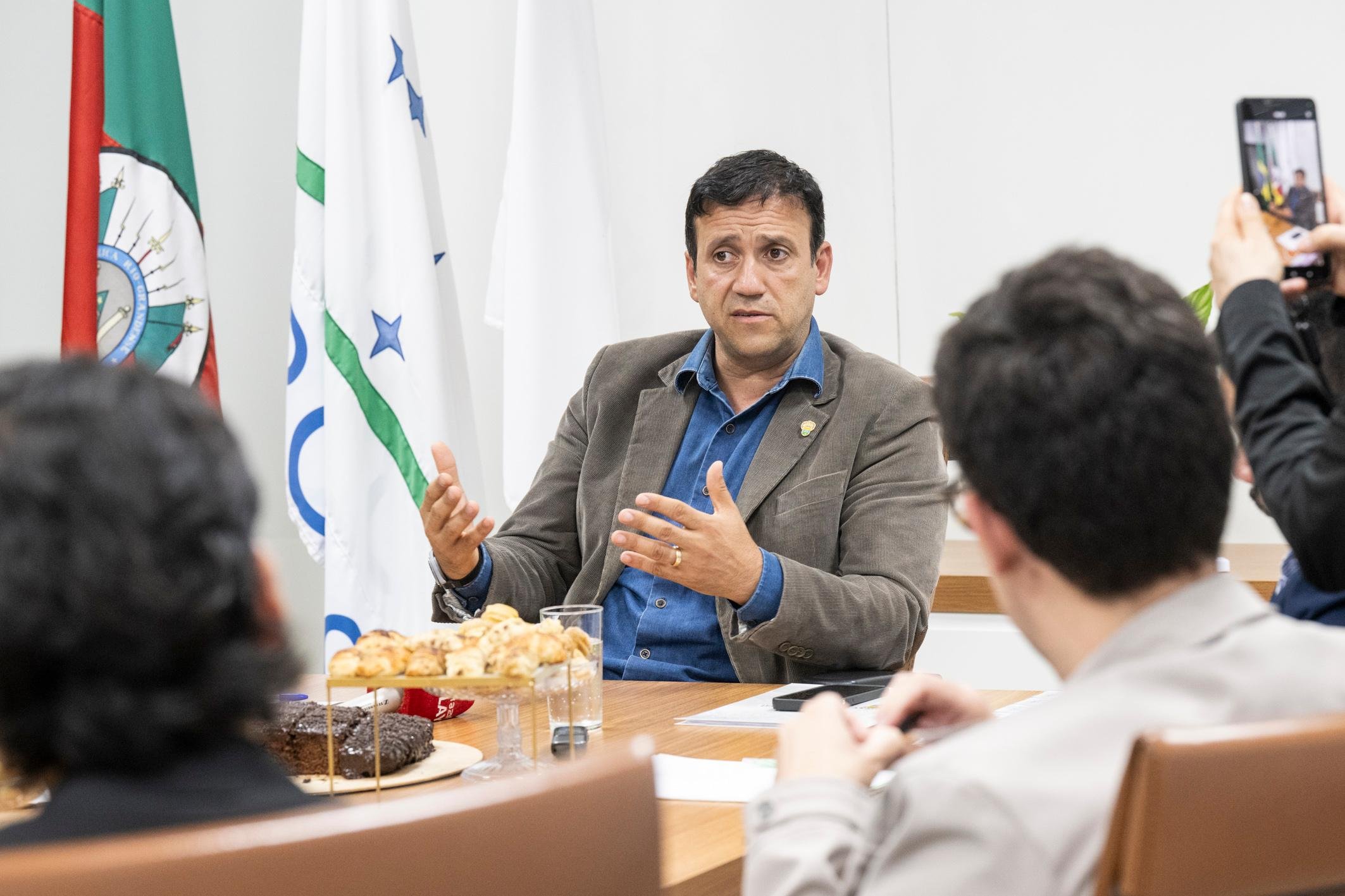Mois&eacute;s Barboza (PSDB) recebeu jornalistas para uma nova edi&ccedil;&atilde;o do "Caf&eacute; com o Presidente"