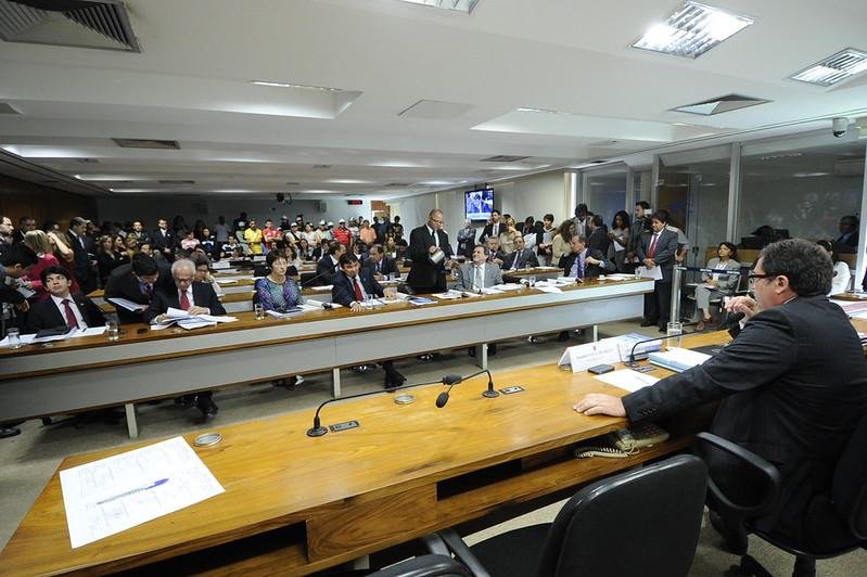 No Plen&aacute;rio, a proposta precisar&aacute; de pelo menos 49 votos favor&aacute;veis em cada um dos dois turnos