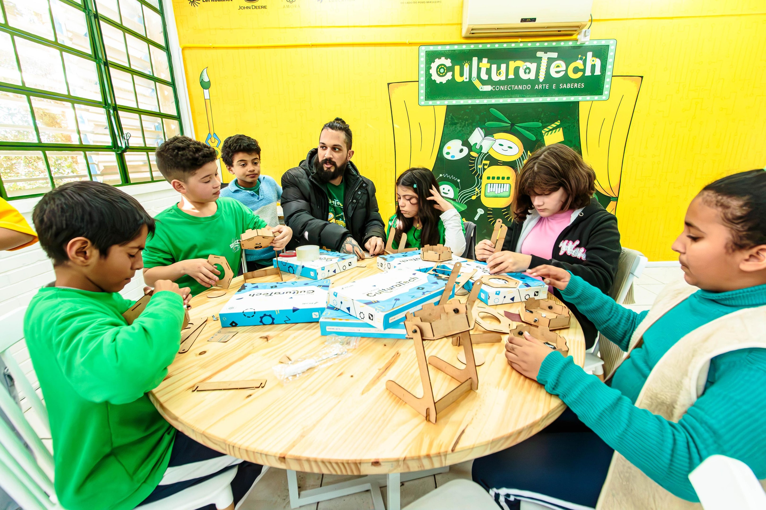 Projeto mobilizou alunos e professores em experi&ecirc;ncia de aprendizagem baseada em rob&oacute;tica, cultura maker e processos criativos