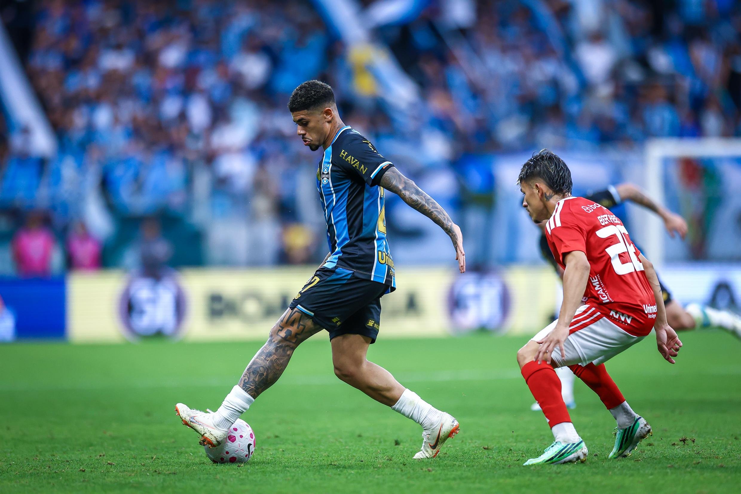 Diego Caito foi derrubado por Bernabei dentro da &aacute;rea no Gre-Nal 455