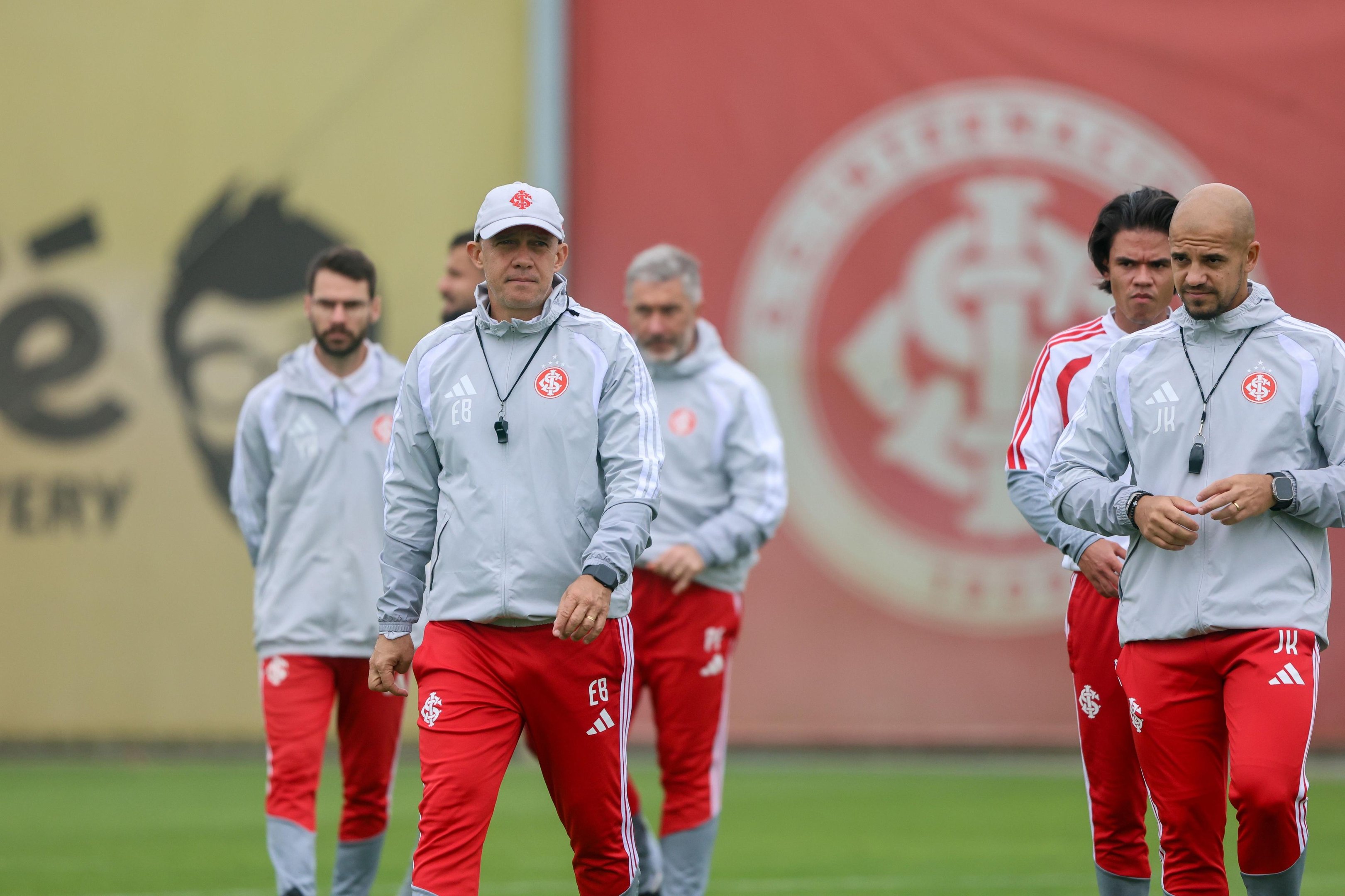 Eduardo Baptista ainda n&atilde;o perdeu no comando do Colorado