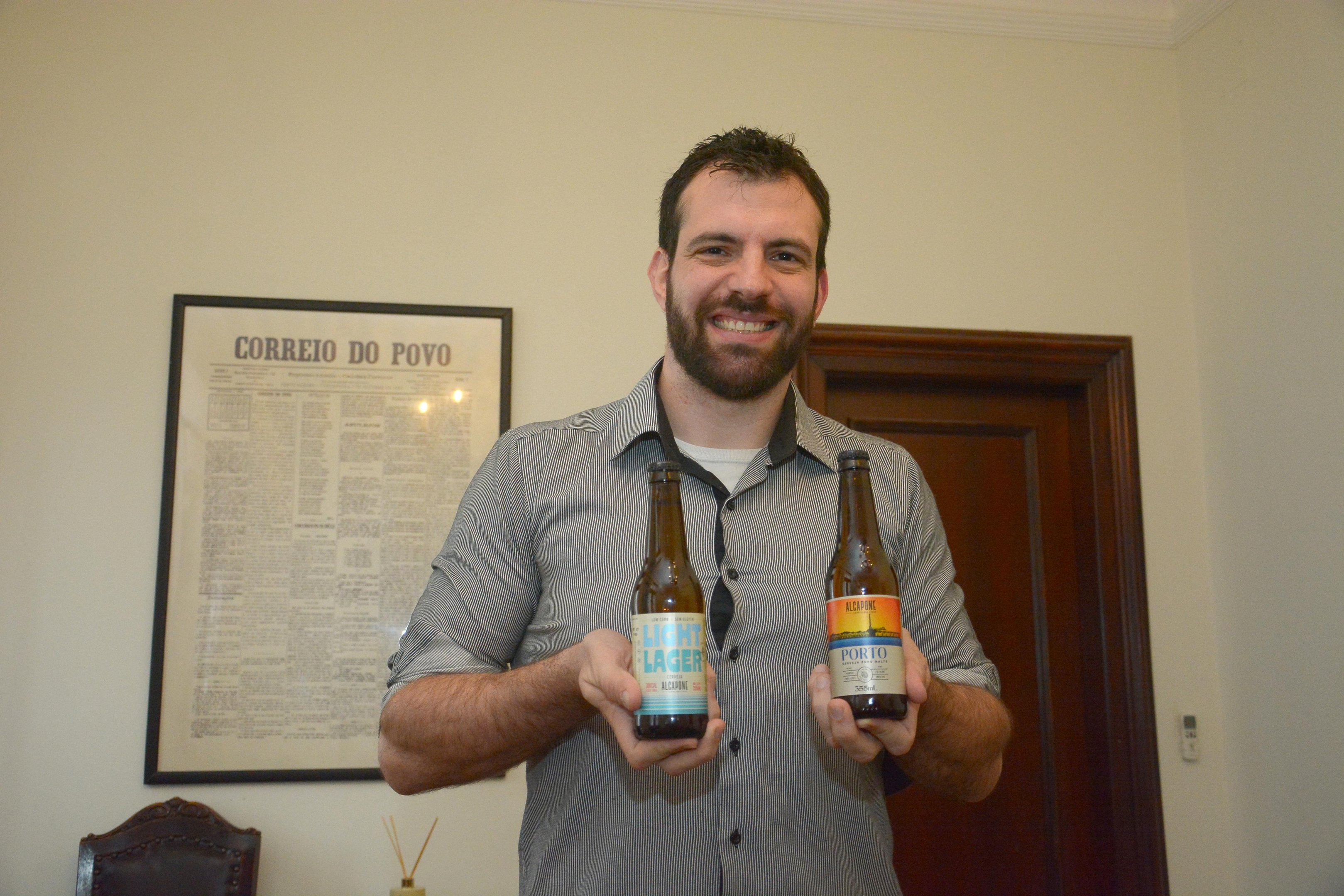Andrews Calcagnotto, um dos s&oacute;cios-fundadores da cervejaria Al Capone, em visita ao Correio do Povo