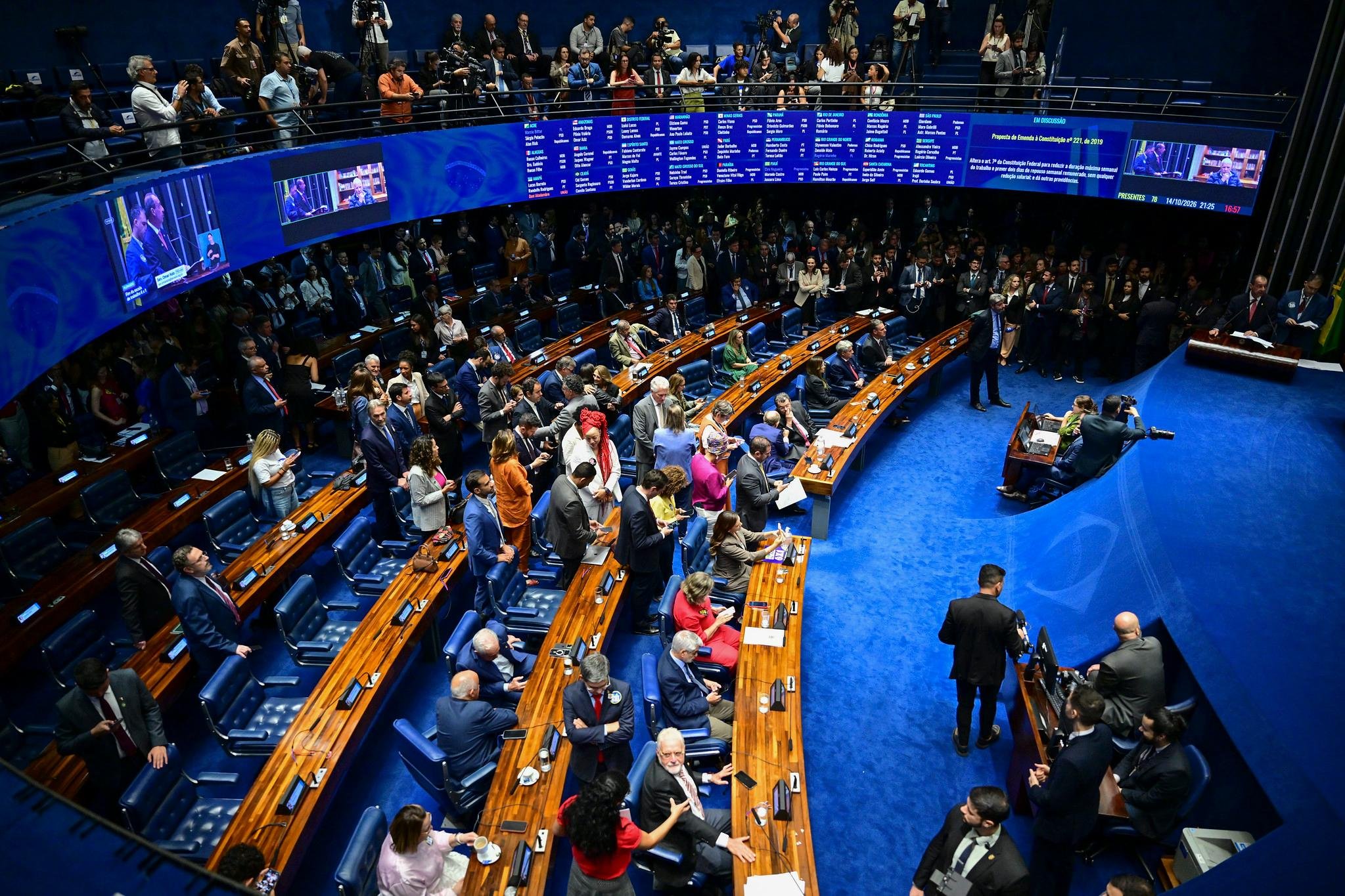 Senado aprovou a redu&ccedil;&atilde;o da jornada para 40 horas semanais por 75 votos a 1 nesta quarta-feira