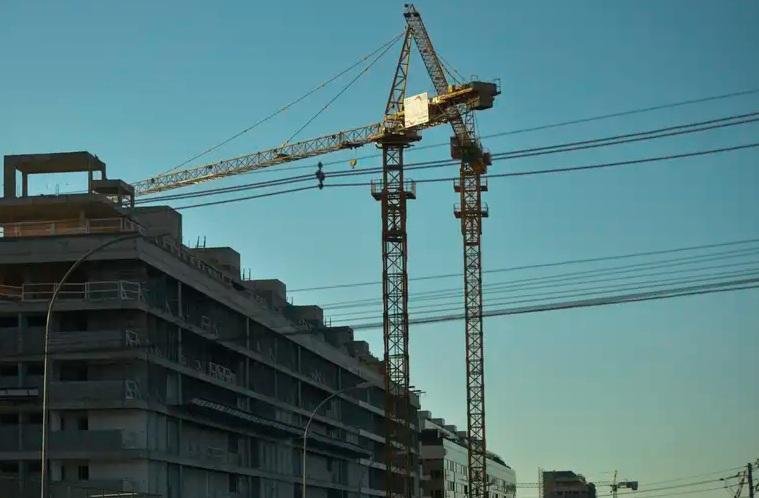 Construtoras estimam necessidade de mais 288 mil oper&aacute;rios para compensar fim da 6x1