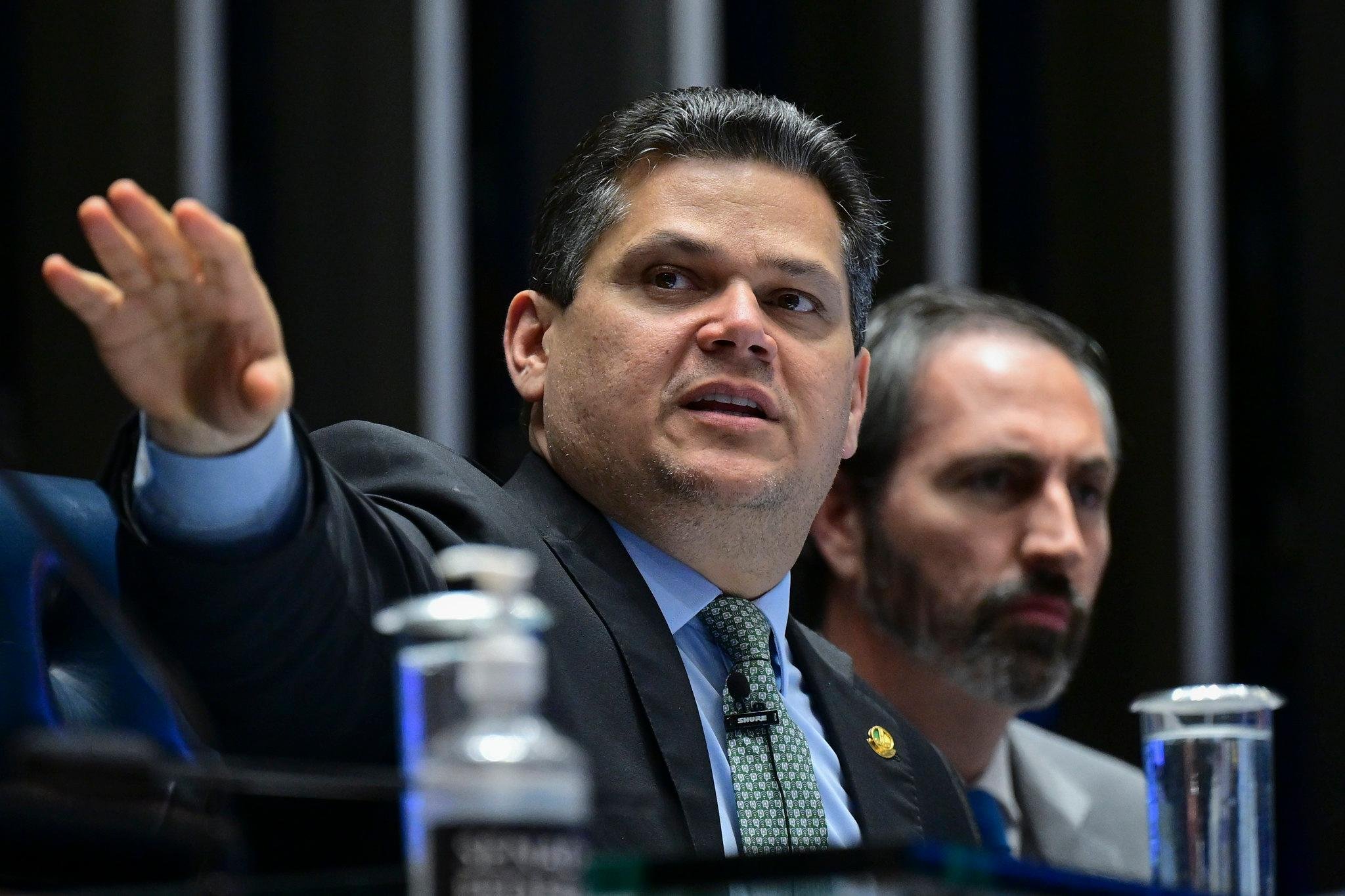 Alcolumbre anuncia promulga&ccedil;&atilde;o de PEC&nbsp;da escala 6x1 nesta sexta-feira