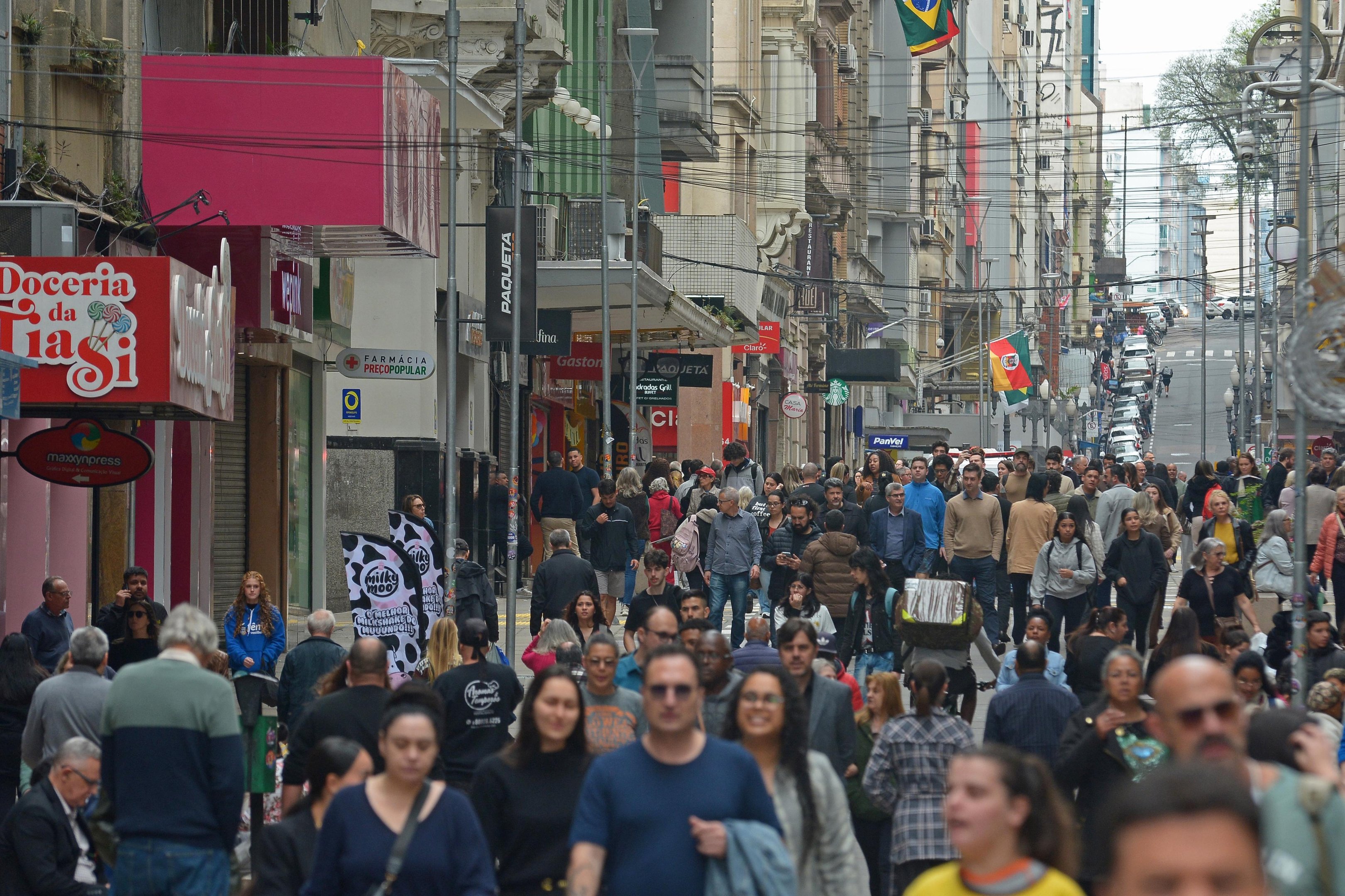 Movimenta&ccedil;&atilde;o de consumidores cresce perto do fim do ano e demanda mais profissionais