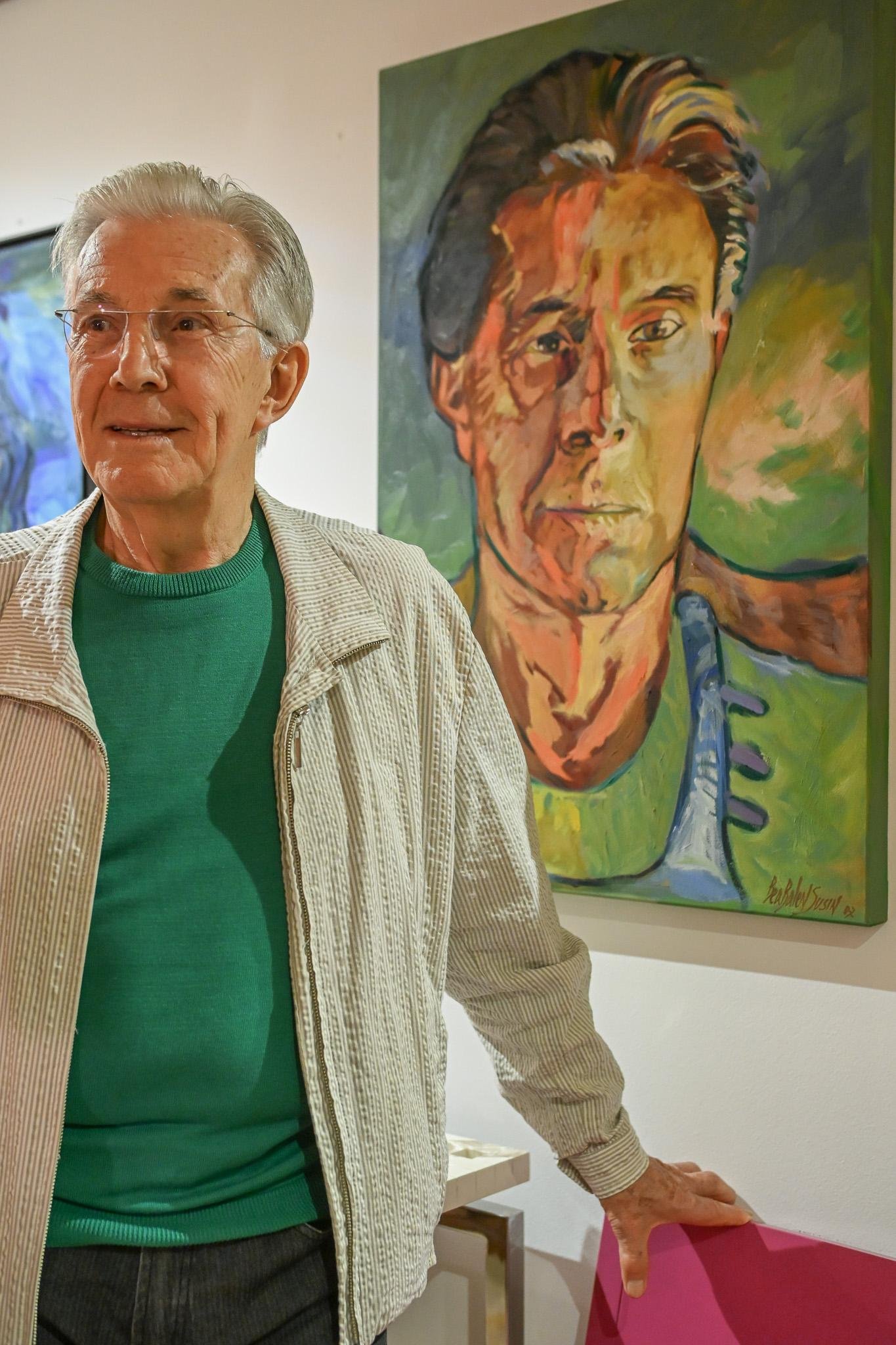 O artista Jos&eacute; Carlos Moura em recente mostra no museu do Pa&ccedil;o Municipal de Porto Alegre