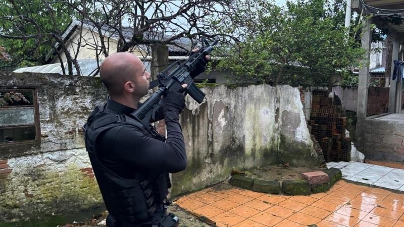 Opera&ccedil;&atilde;o Sombra Digital cumpriu mandados nos bairros Costa e Silva, M&aacute;rio Quintana, Vila Jardim e Vila Jo&atilde;o Pessoa, al&eacute;m de uma cela da Cadeia P&uacute;blica de Porto Alegre