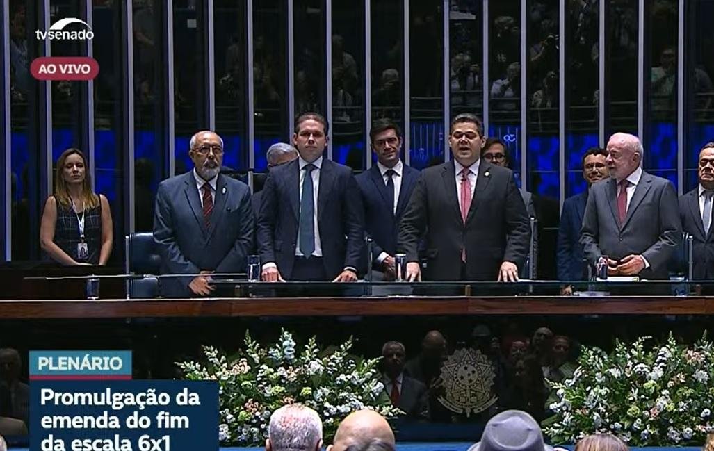 Congresso promulga lei que acaba com a escala 6x1 e reduz jornada de trabalho