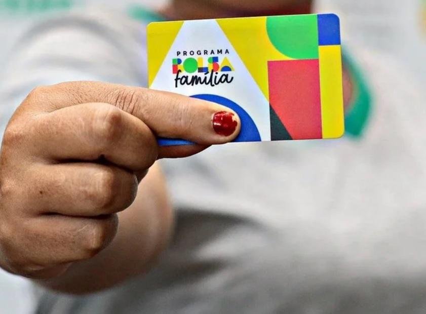 Bolsa Família impulsiona redução histórica do trabalho infantil, diz IBGE
