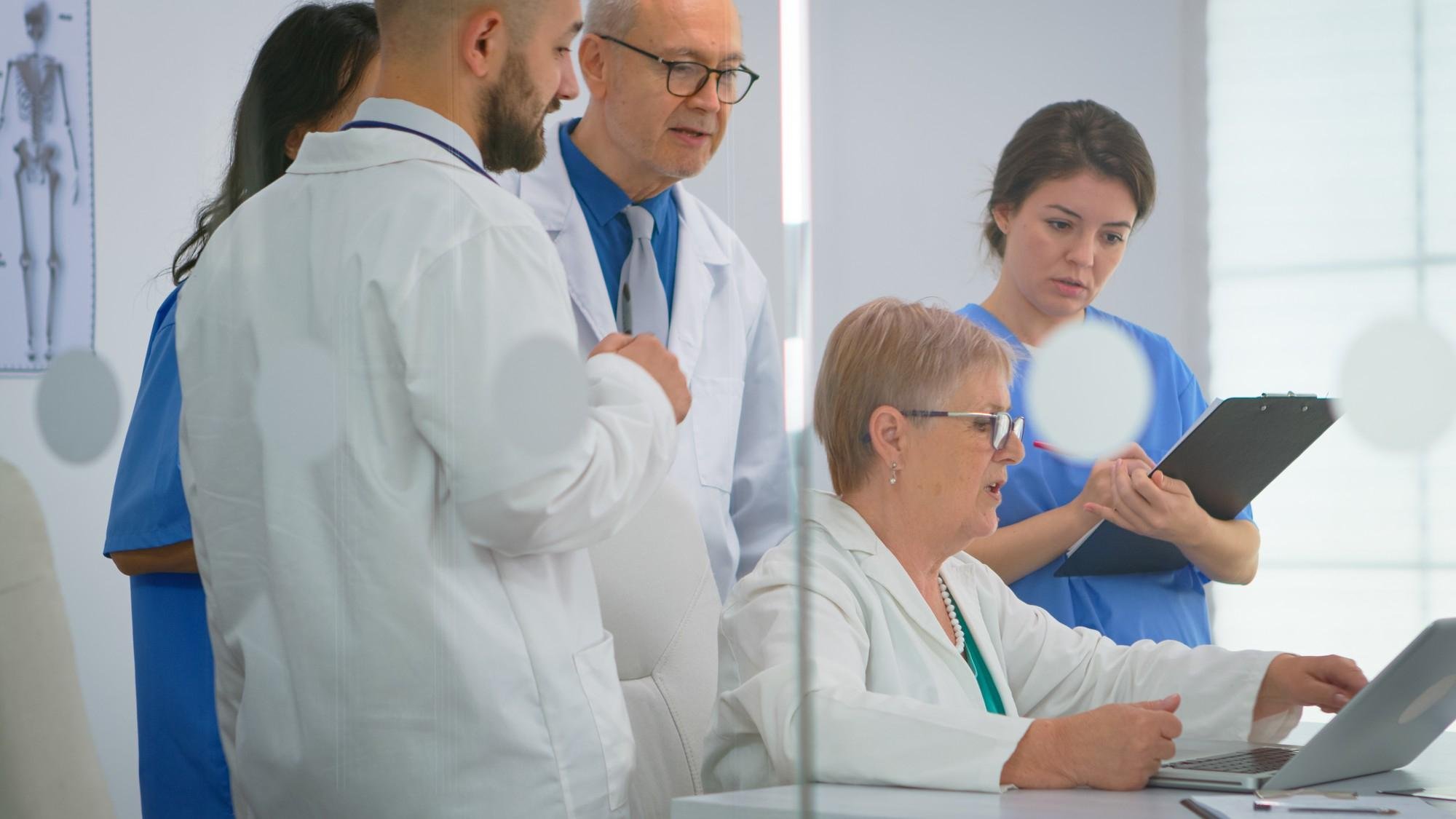 M&eacute;dicos e pacientes recebem orienta&ccedil;&otilde;es sobre desinforma&ccedil;&atilde;o