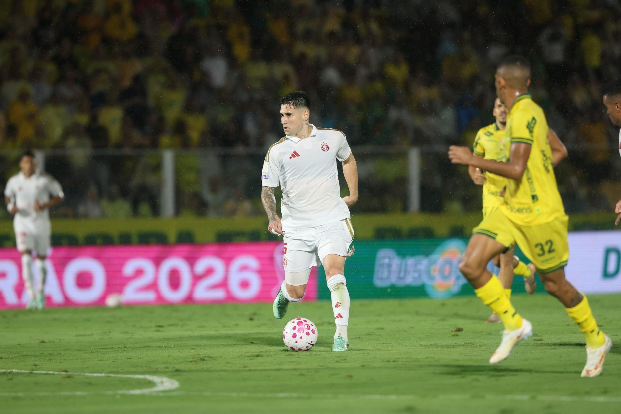 Inter levou 2 a 0. Jogou com um a menos desde os 14 minutos iniciais